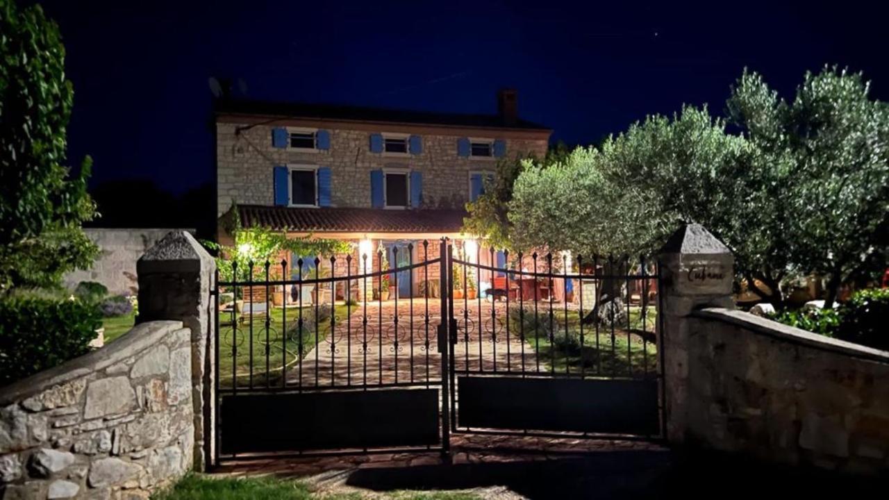 Farmhouse Cubani Bale Exteriér fotografie